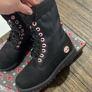 Kids Timberland 3.5 kids 5-5.5 women’s black suede and pink boots Like new